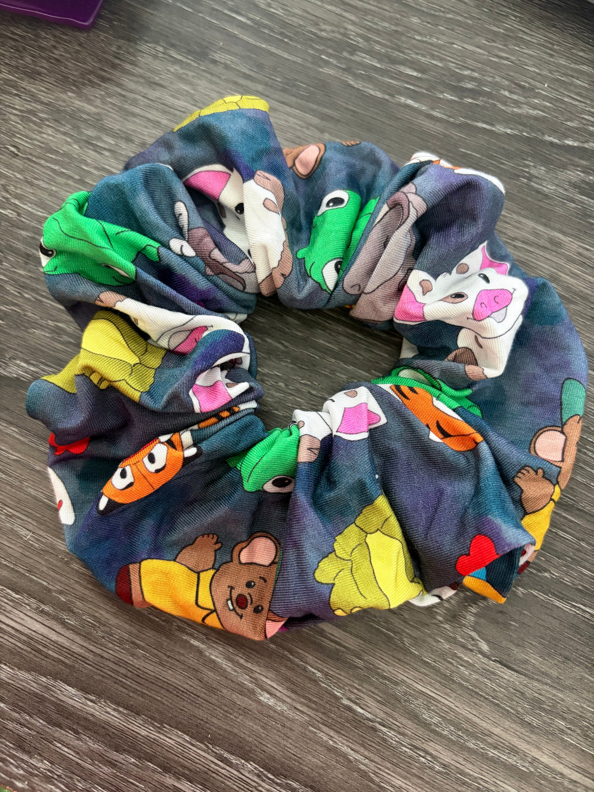 Sidekick scrunchie